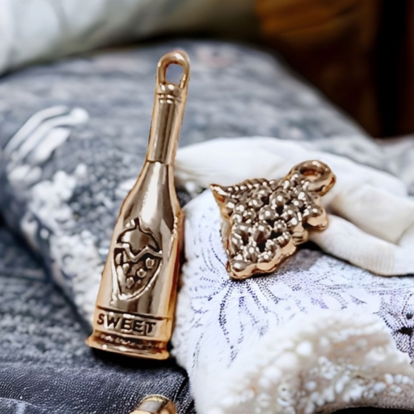 Wine Bottle and Grapes Charms - Picture 7 of 7